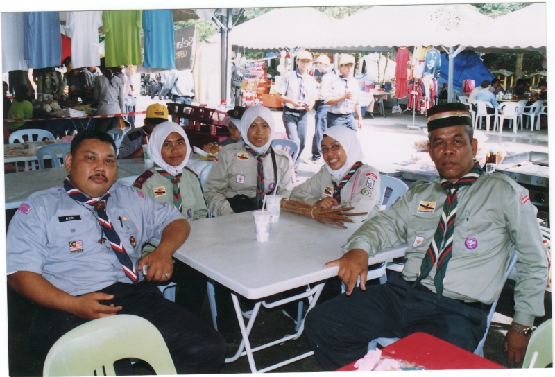 gambar kenangan aku dengan pengakap negara Brunei darussalam.. susah nak ngayat awek brunei nie... hehehe komen lah bak kata fairchild.. Jamns510