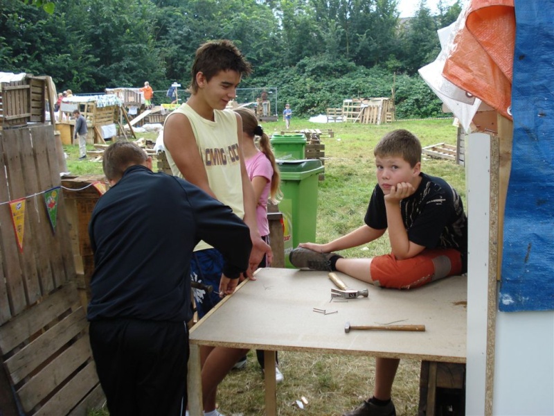 Dukendam 2007: Dinsdag, bij de hutten Dsc01132