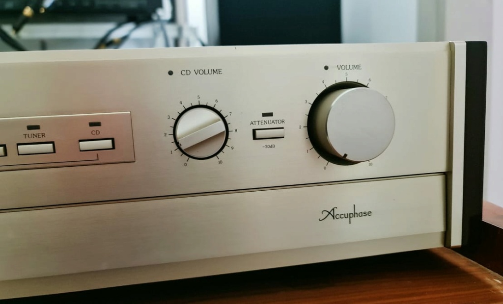 Accuphase C 202 Stereo Preamplifier (240V) and Accuphase P-102 Class A Power Amplifier (240V) Accuph24