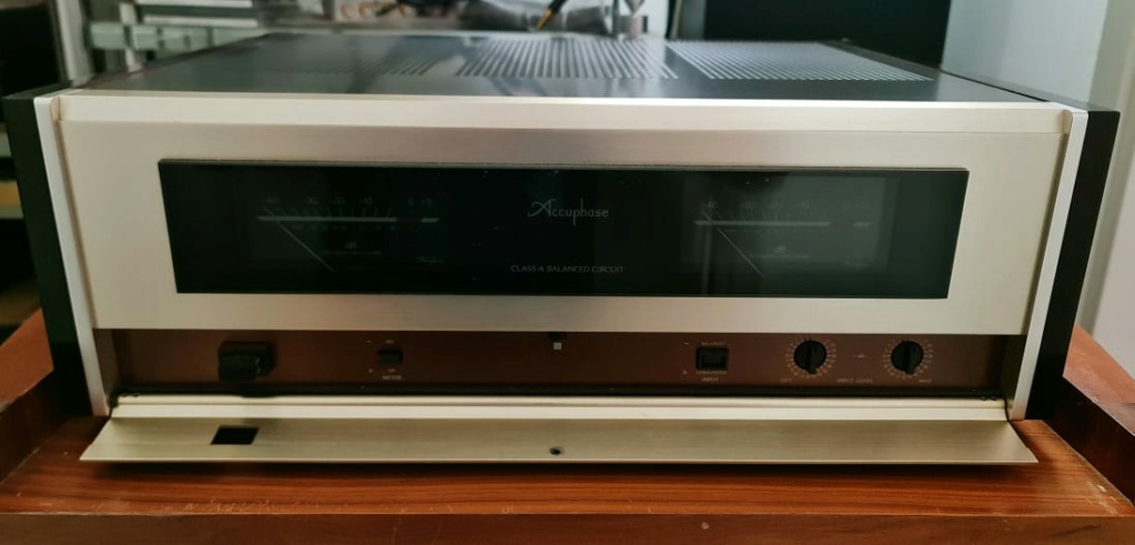 Accuphase C 202 Stereo Preamplifier (240V) and Accuphase P-102 Class A Power Amplifier (240V) Accuph31