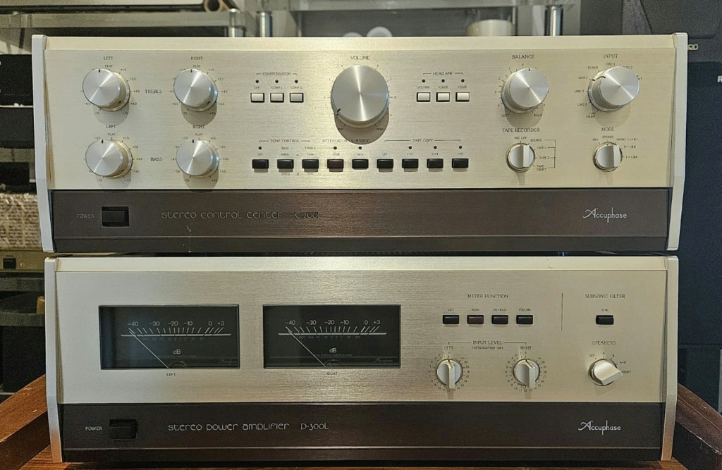 Accuphase C200L Preamplifier and Accuphase P300L Power Amplifier Accuph37