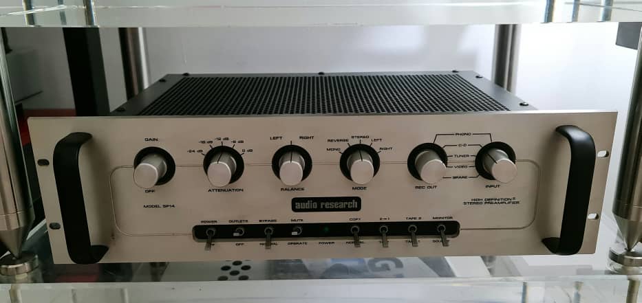 Audio Research Sp14 Preamplifier With Tube Phono Input Audio Research Sp14 Preamplifier With Tube Phono Input