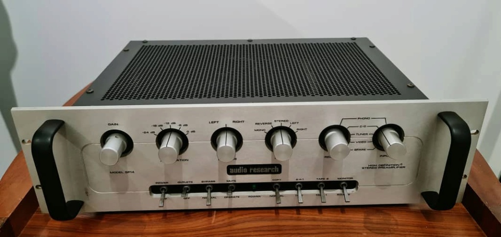 Audio Research SP14 Preamplifier with Tube Phono Input Audior60