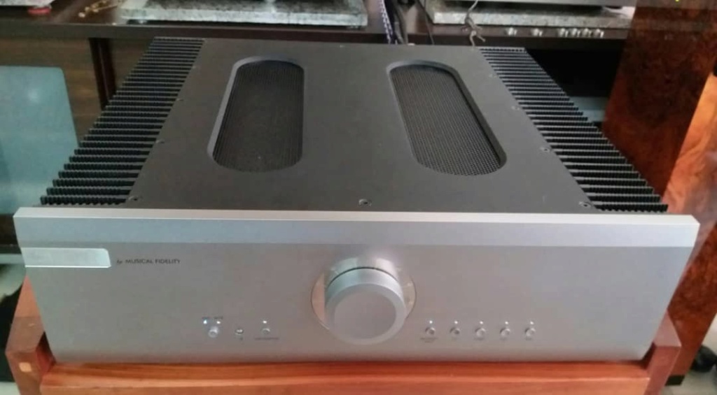 Musical Fidelity AMS35i Integrated Amplifier with Pure Class A Dual Mono Power Stages Cd610