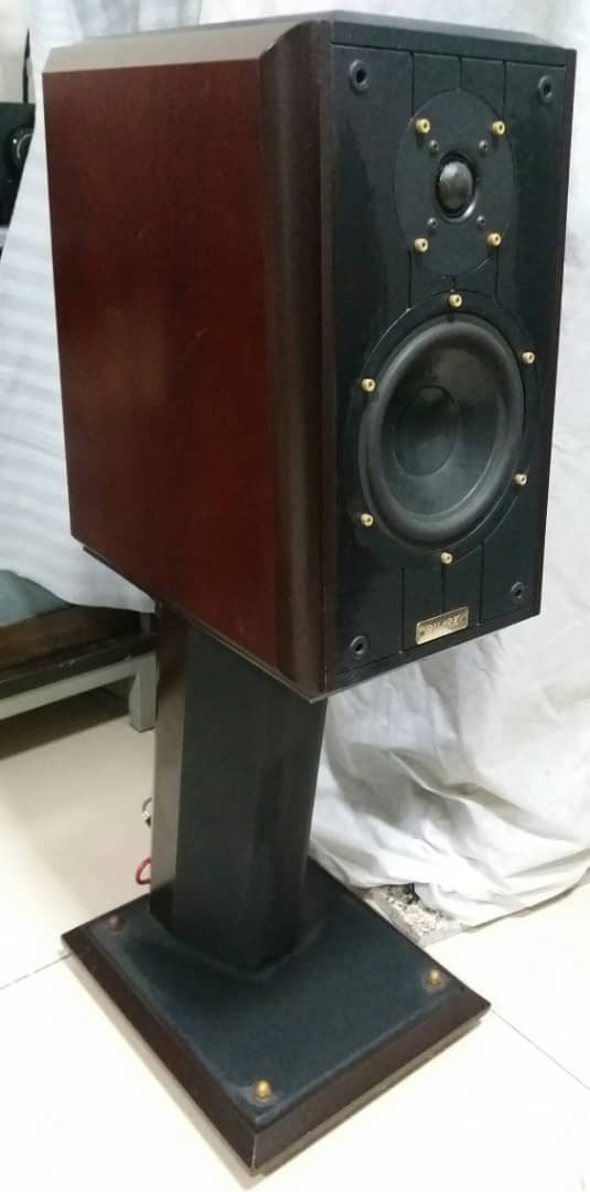 Ruark Equinox Loudspeaker With Dedicated Stands G110