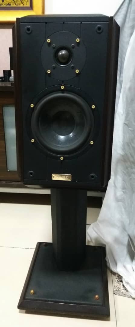 Ruark Equinox Loudspeaker With Dedicated Stands G210