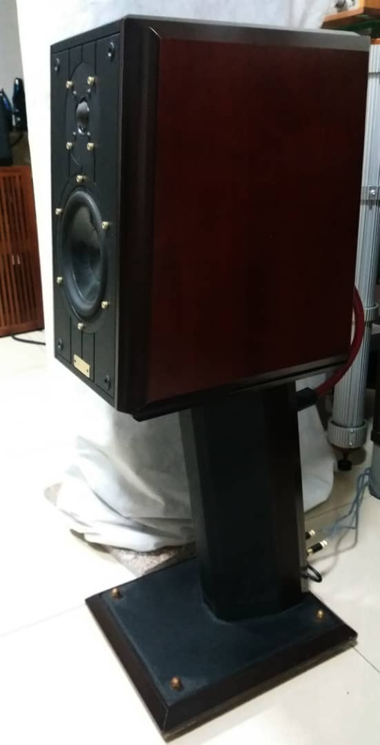 Ruark Equinox Loudspeaker With Dedicated Stands G510