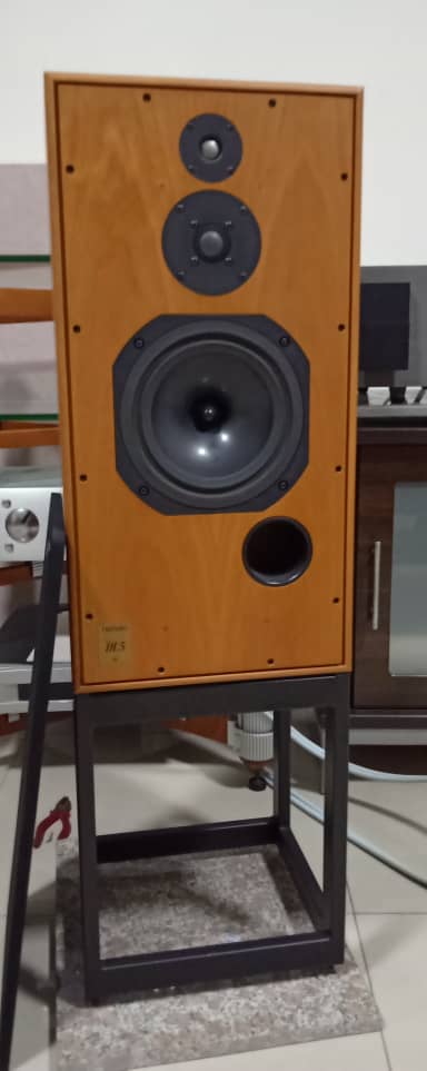 Harbeth Super HL5 Speakers with Original Stands H112