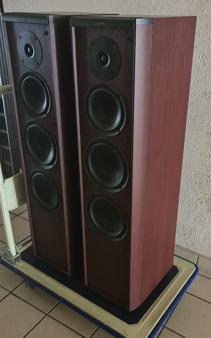 JAMO Classic 8 Floorstand Speakers Jamocl11