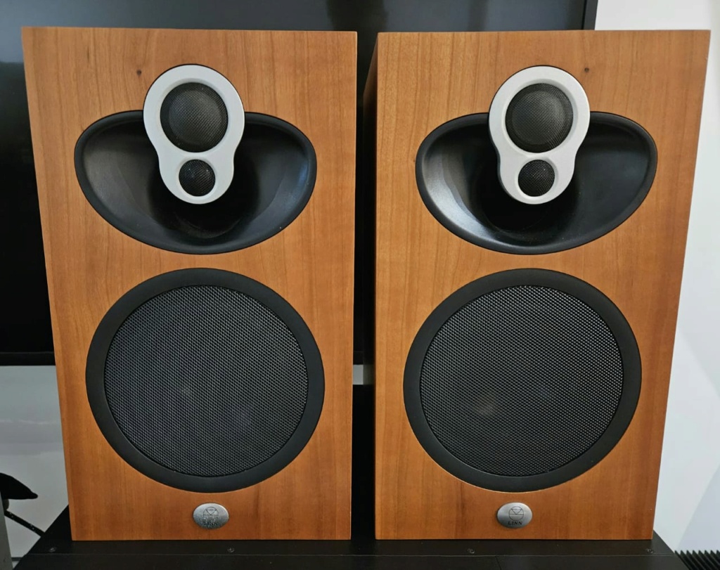 Linn Majik 109 Compact Speakers (3 way - tweeter / super tweeter / mid) Linn110