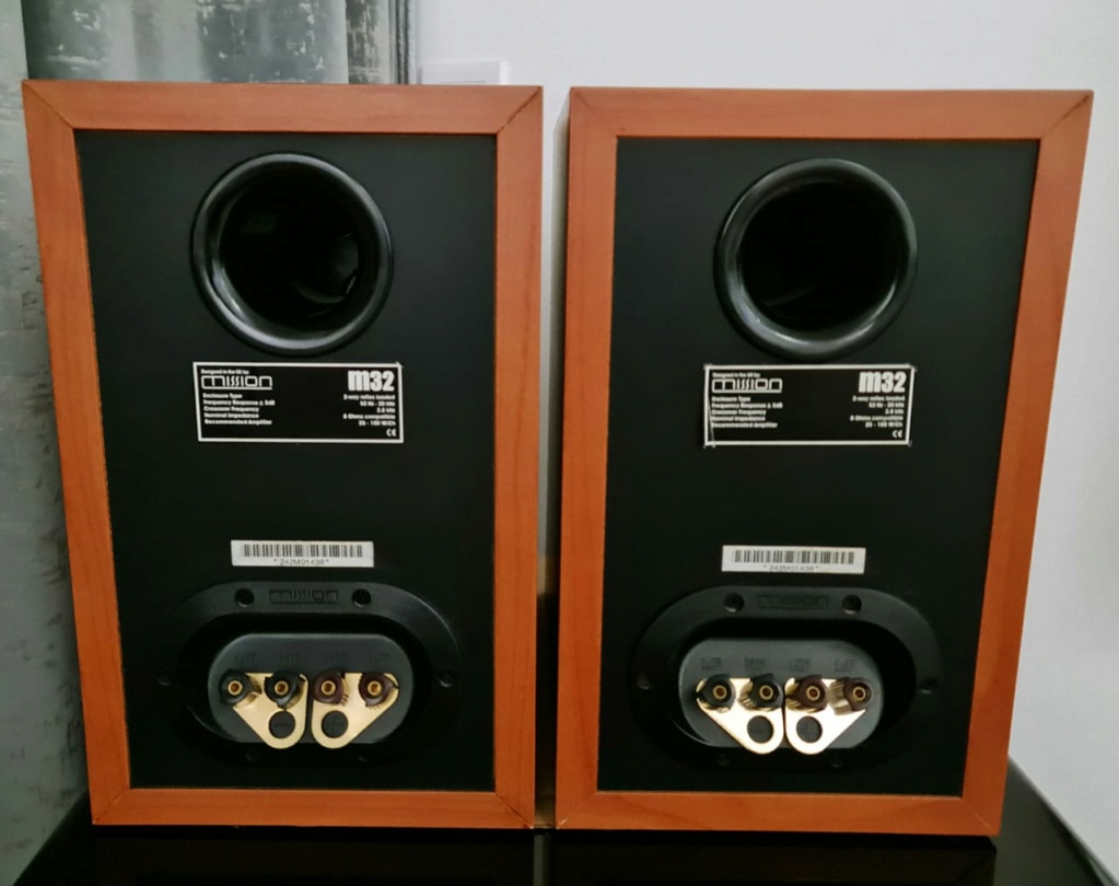 Mission M32 Bookshelf speakers Missio43