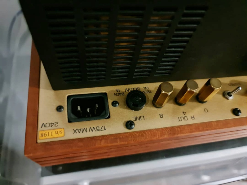 Roger Modjeski's Music Reference RM-10 Stereo Tube Power Amplifier Mr10e10