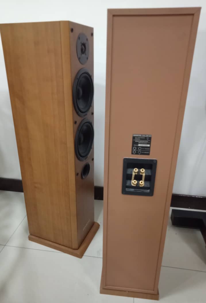  Onkyo Floorstand Speaker Model SKF 101 Onkyo310