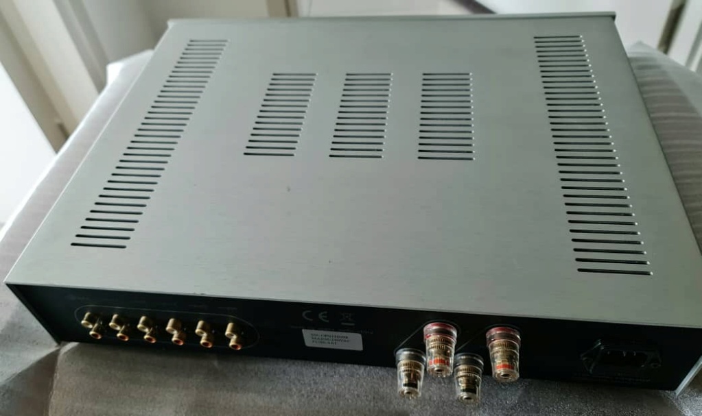 SOLD Opera Consonance A100 Linear Solid-state Integrated Amplifier  Operac12