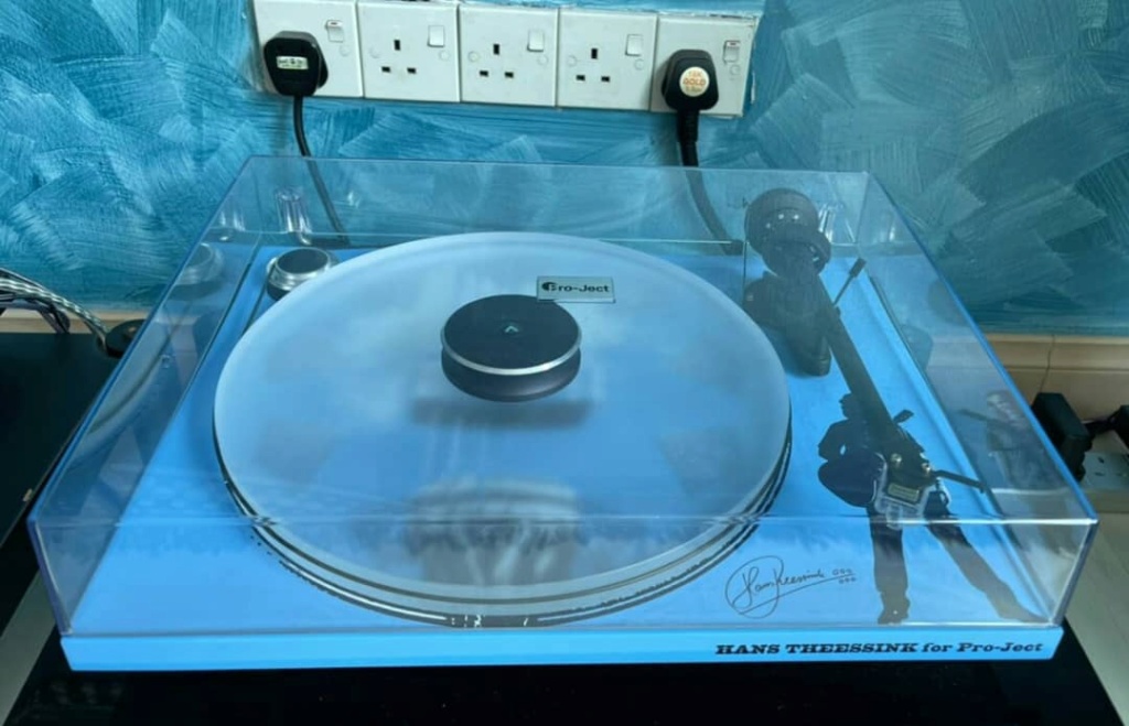 PRO-JECT – Essential III  –  Hans Theessink Blues Recordplayer Projec25