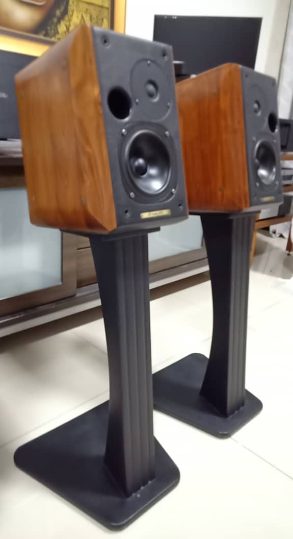 Sonus Faber Concertino Speakers - Walnut Finish & Bi-wire S212