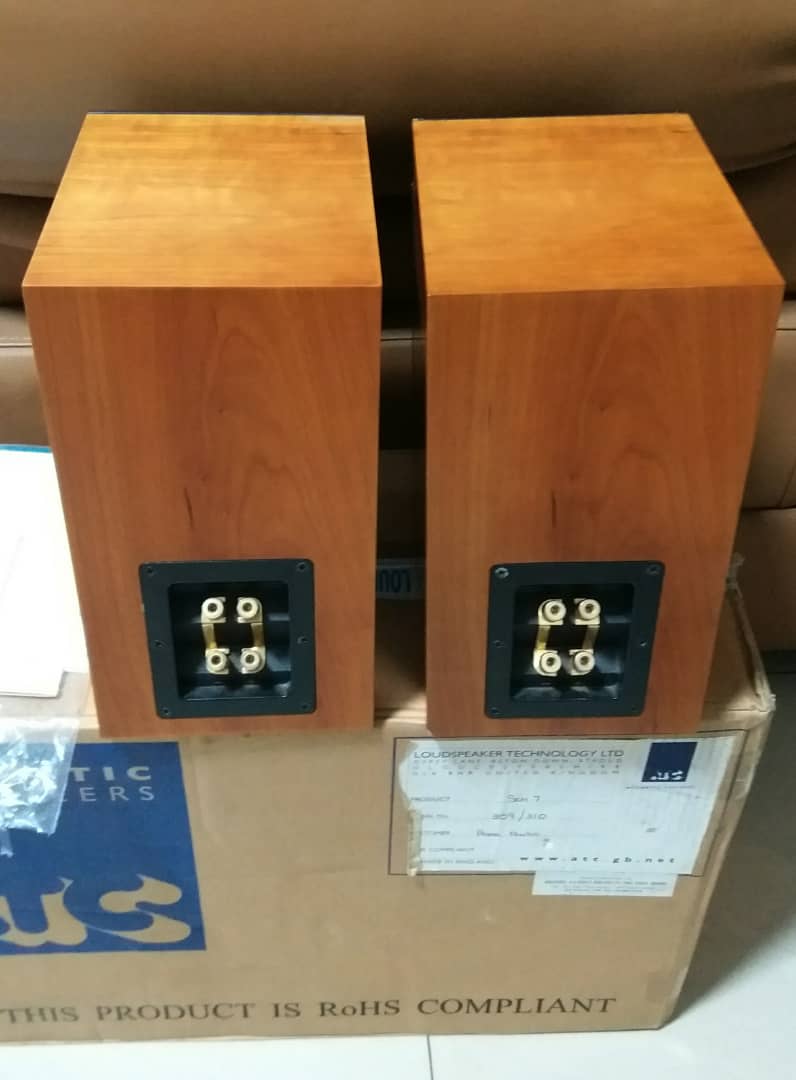 ATC SCM7 V2 Speakers Scm7c10