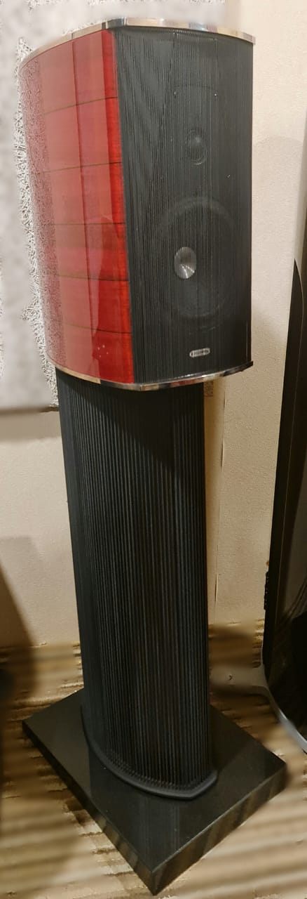 Sonus Faber Guarneri Evolution Speakers with Original Stands Sonusf17