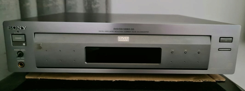 Sony DVP-S7000 Audiophile Reference Standard CD/DVD Player/Transport Sonydv12