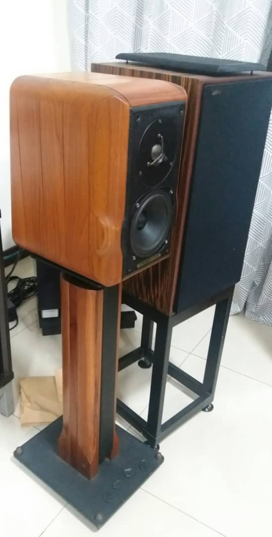 Sonus Faber Minima Amator c/w Original Sonus Faber Speaker Stand Speake17