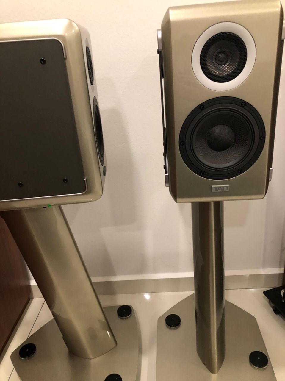 TAD Micro Evolution One Loudspeaker with Original Stands Tad211