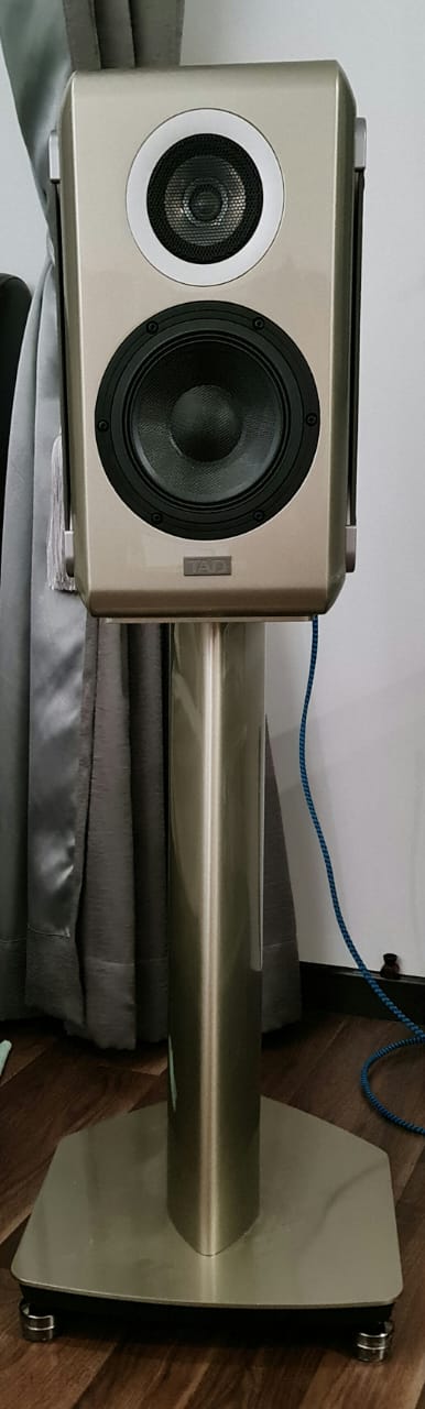 TAD Micro Evolution One Loudspeaker with Original Stands Tadmic11
