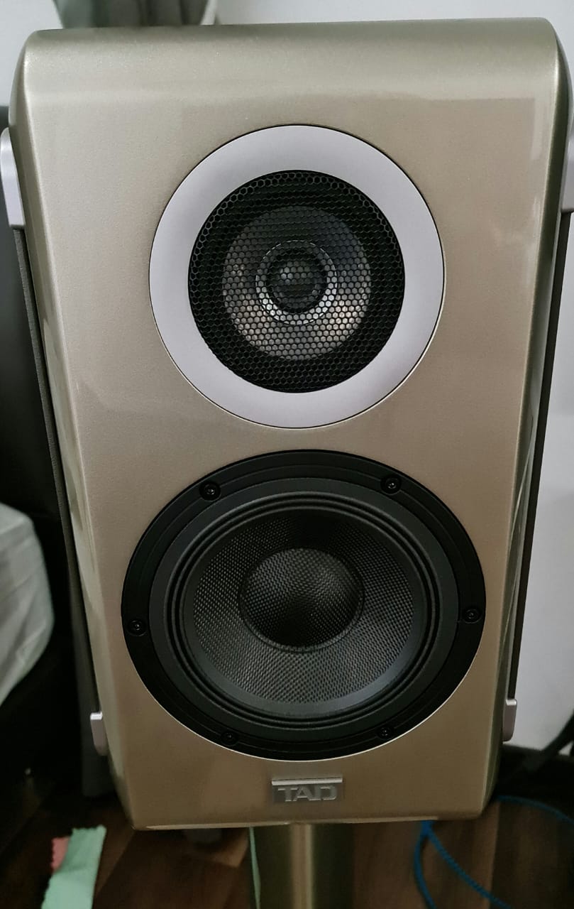 TAD Micro Evolution One Loudspeaker with Original Stands Tadmic12