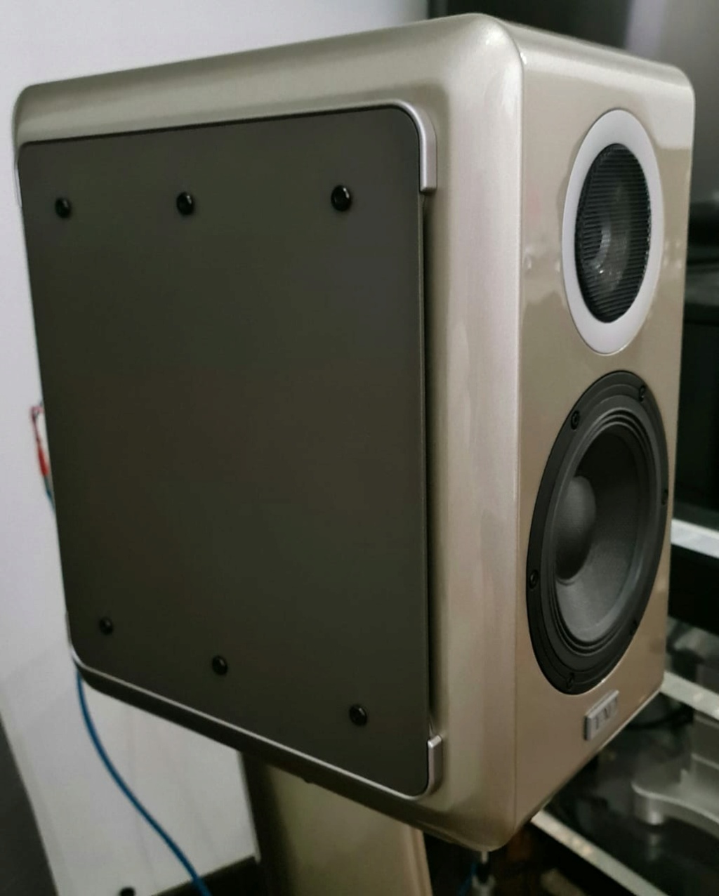 TAD Micro Evolution One Loudspeaker with Original Stands Tadmic15