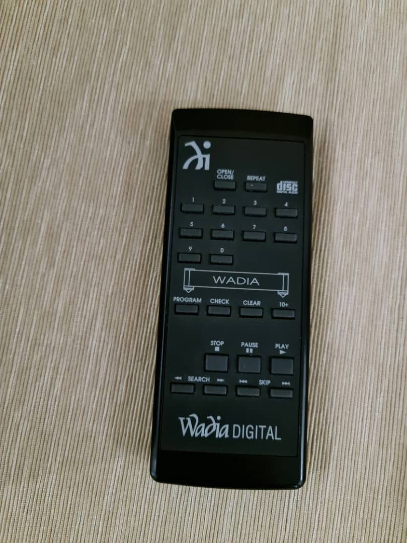 SOLD Wadia 22 CD Transport and Wadia 26 Decoding Computer/DAC Wadia310