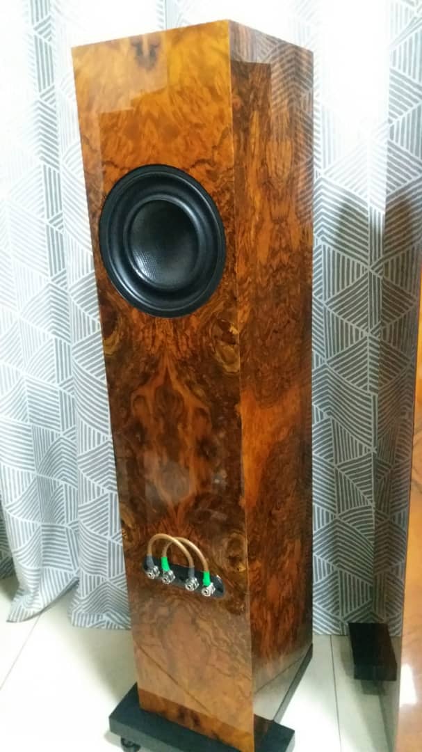  Wilson Benesch Square 2 Floorstand Speakers with Burr Walnut Gloss Finishing Wilson14