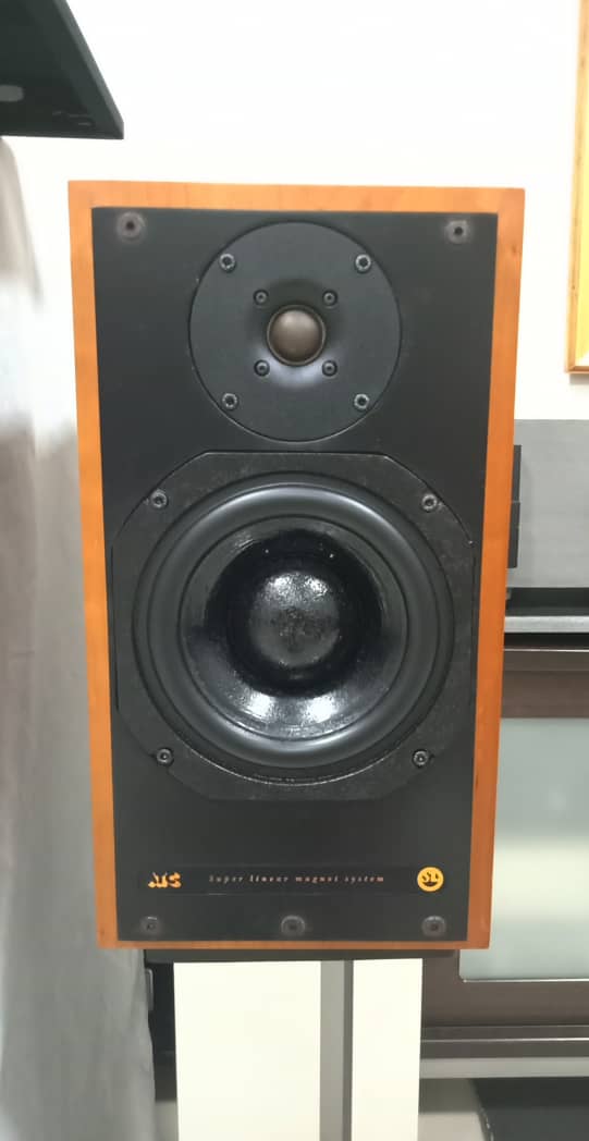 ATC SCM20 SL Speakers X210