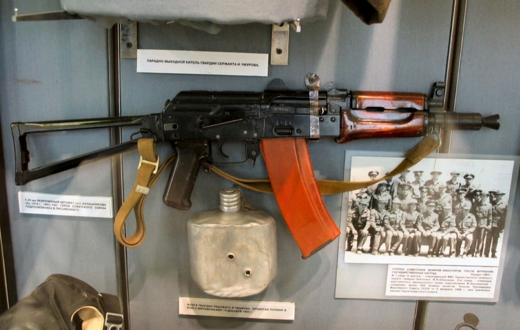 Un AKS-74U CO2 en 4,5 mm BB (made in Russia) 1-110