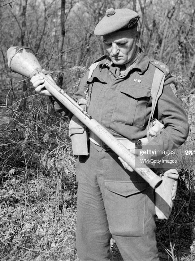 Encore une petite passion : mannequin d'officier britannique du 6 juin 1944 Gettyi10