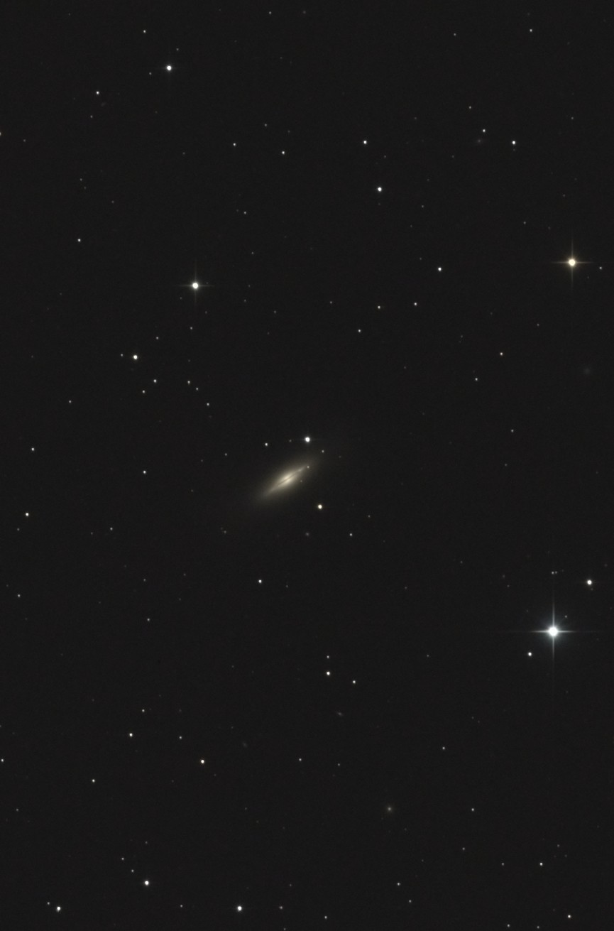 La galaxie du fuseau M102, au Newton 200 et avec Hubble M102_l10
