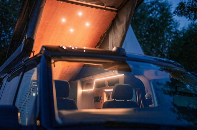 Rhön Camp assemble le camping-car pop-up Ultimate Volkswagen Captur52