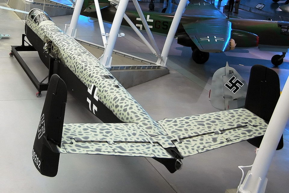 Le Heinkel He 219 Uhu . He3-he10