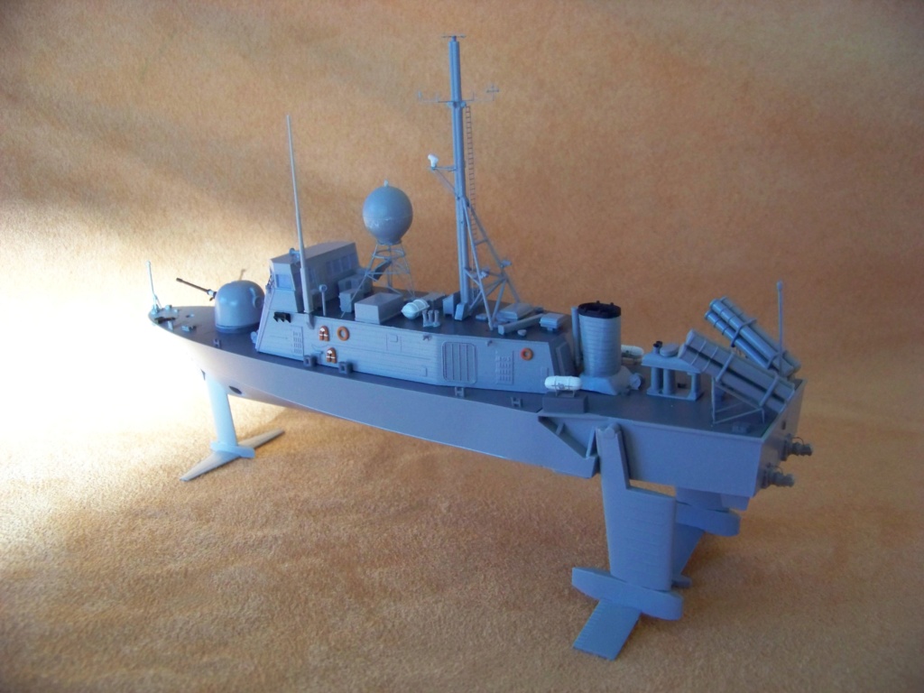 USS Pegasus hydroptère Hobby Boss 1/200. 101_0069