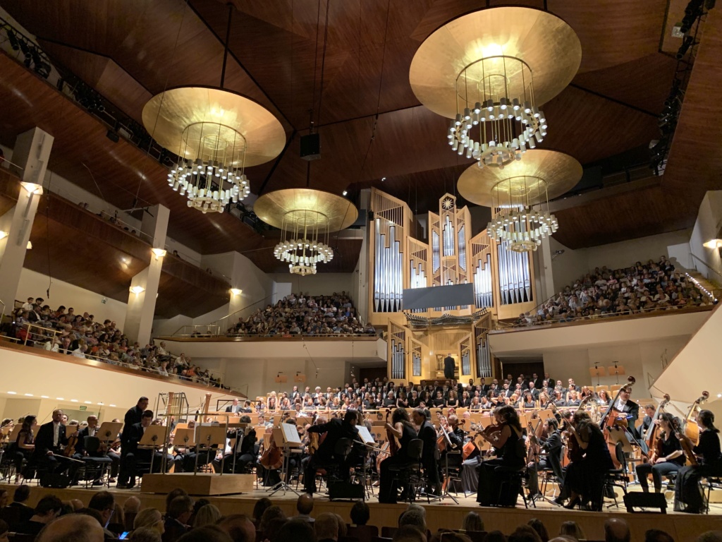 Conciertos interesantes. - Página 10 Downlo10