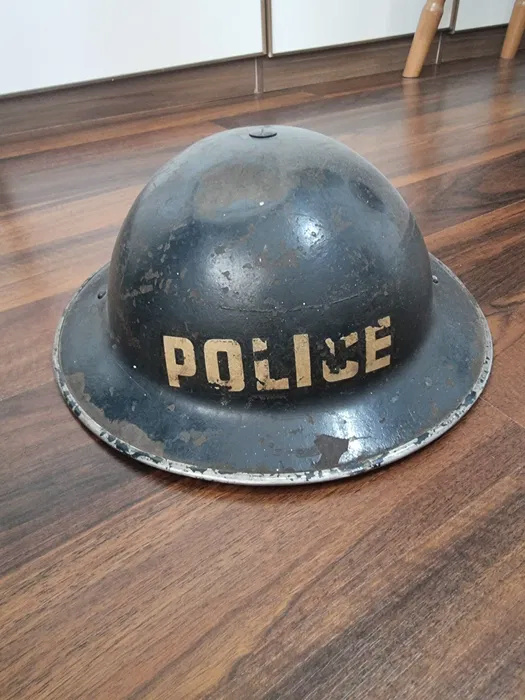 casque WW2  uk police? Casque41