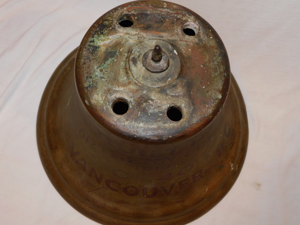 Grosse cloche en bronze bien marquée Dscn0011