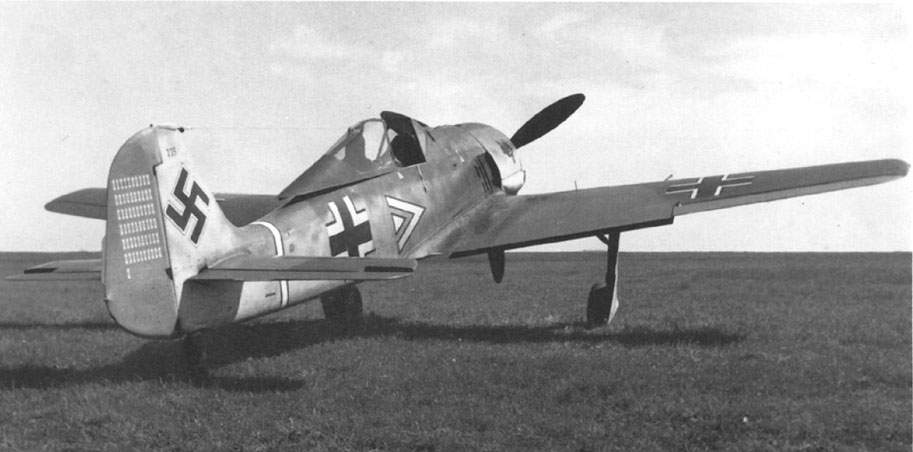 les Focke Wulf 190 A:F et G avaient-ils des câbles d'antenne? Fw190_10