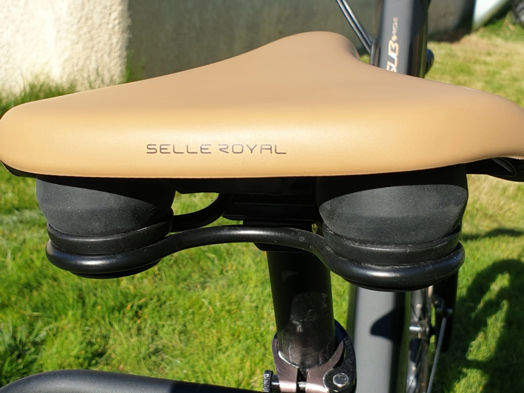 [Résolu, vendue] Selle vélo Royal Essenza, quasi neuve 20200463
