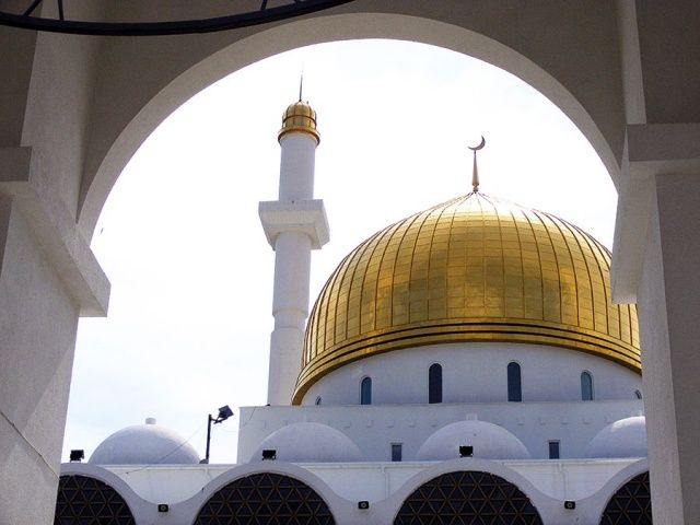 مسجد النور في أستانا عاصمة كازاخستان 98602510