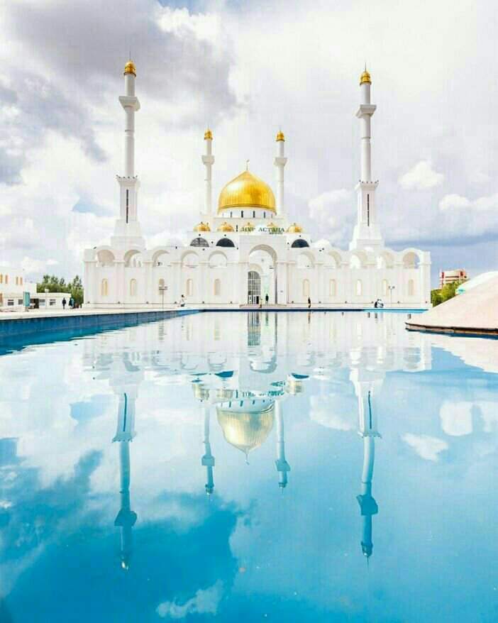 مسجد النور في أستانا عاصمة كازاخستان Fc796210