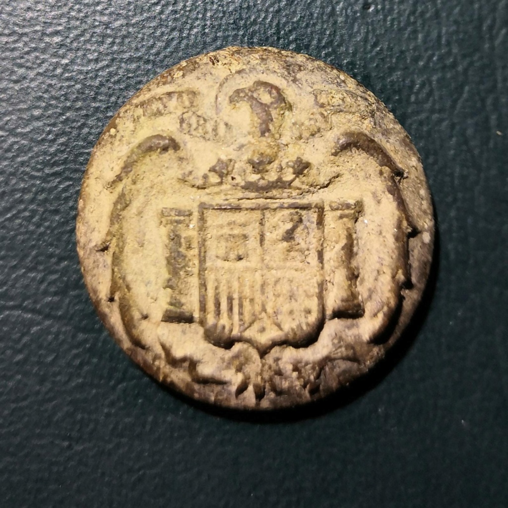 Boton Escudo de España, régimen de Franco (1938-1977) Whatsa89