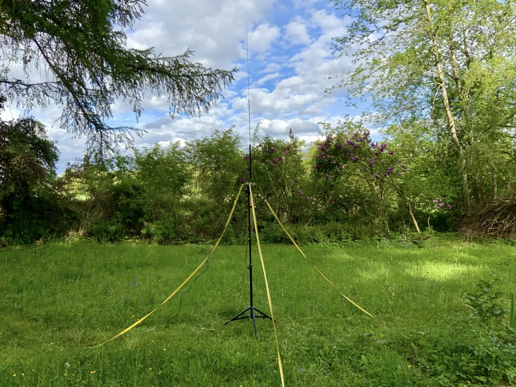Test d'une antenne portable dans un jardin. Img_1810