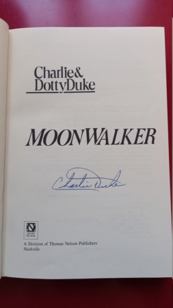 Livre "Moonwalker" de Charlie Duke 20211214