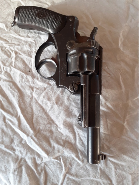 Présentation d'un revolver d'officier Mle 1874 20220510