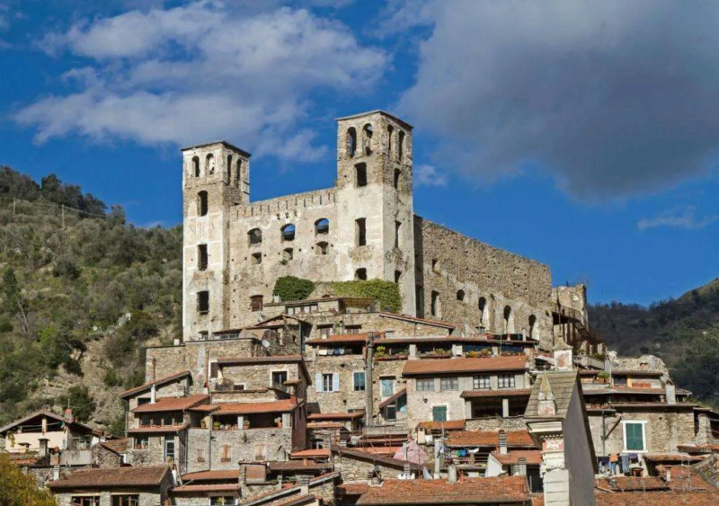 Liguria tra mare e monti  - Pagina 2 Castel11