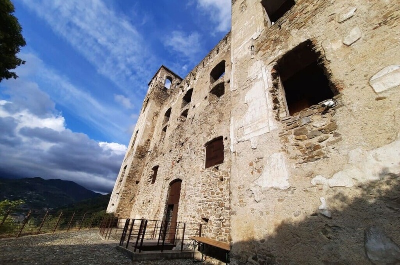Liguria tra mare e monti  - Pagina 2 Castel12